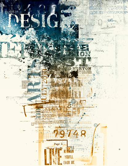 Abstrakte Collage aus Typografie, Zahlen, Textfragmenten und grafischen Spuren in Blau, Schwarz und Sepiatönen auf hellem Hintergrund
